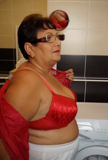 knubbig mormor xxx hot foto