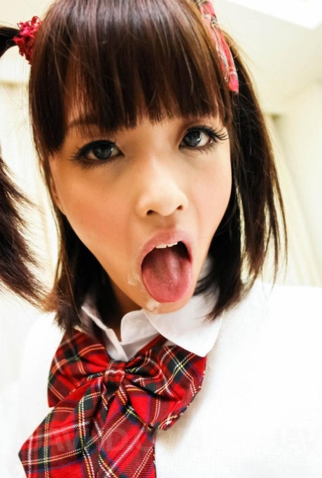 éjaculation asiatique dans la bouche nus érotiques photo