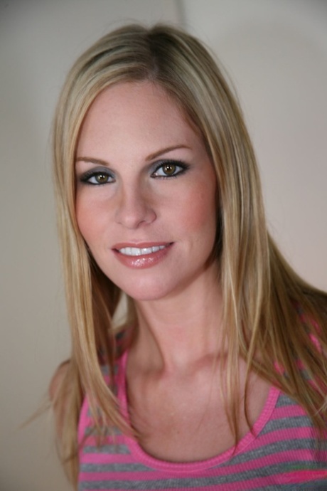 Aimee Addison star sexy image