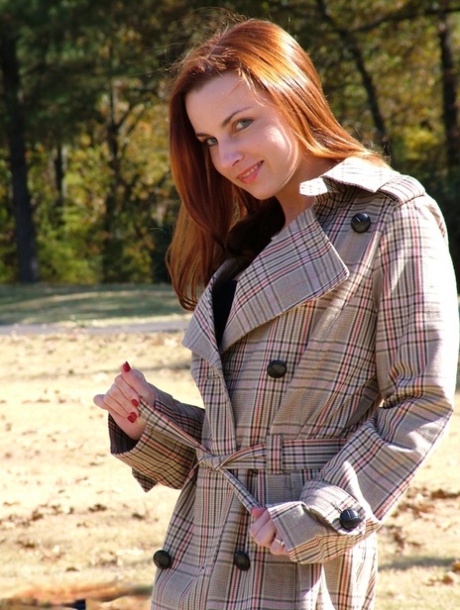 Amber Lily hot actress photo