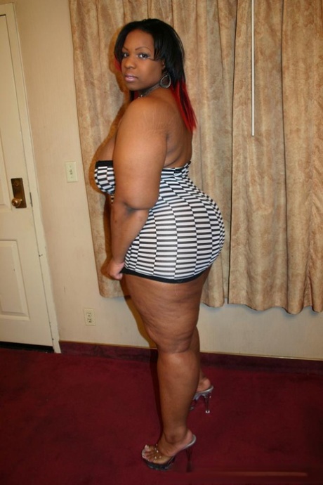 ebony skirt hot porn pics