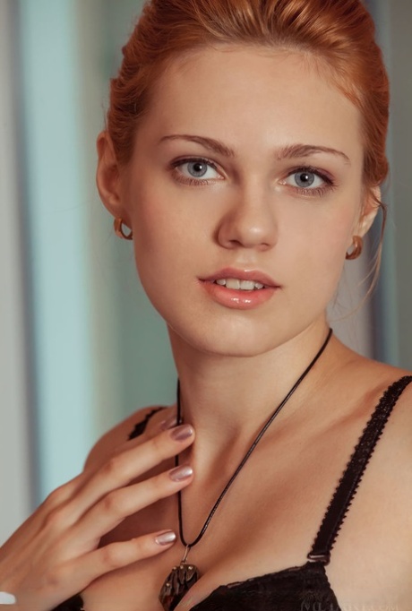 赤毛の美女 セクシーヌード 写真