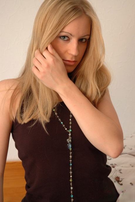 Kiss Kristin beautiful star pics