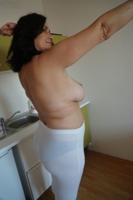 chubby housewife free sexy img