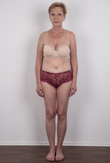 熟女ディルド ホットヌード 画像