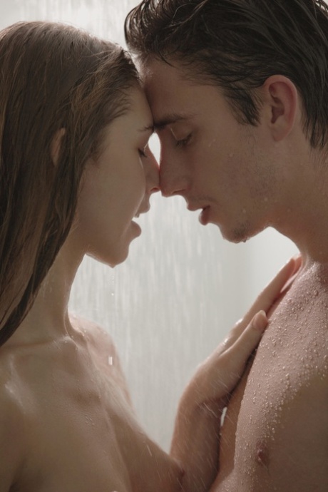 doccia per adolescenti nudo in alto archivio