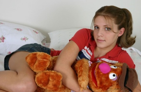 Karen Dreams free actress pic