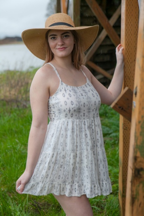 chubby skirt free sex image