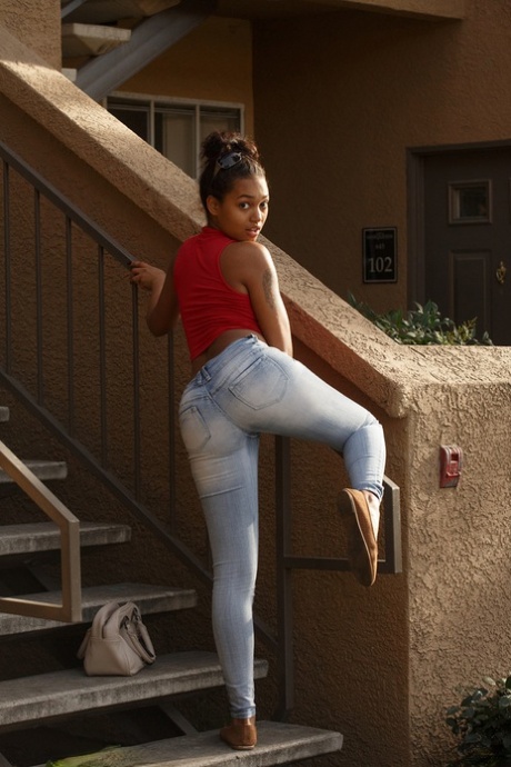 Noelle Monique high quality actress pics