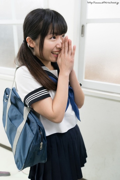 asian schoolgirl beautiful picture