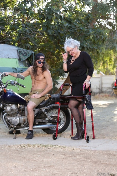 jupe grand-mère porno parfait photo