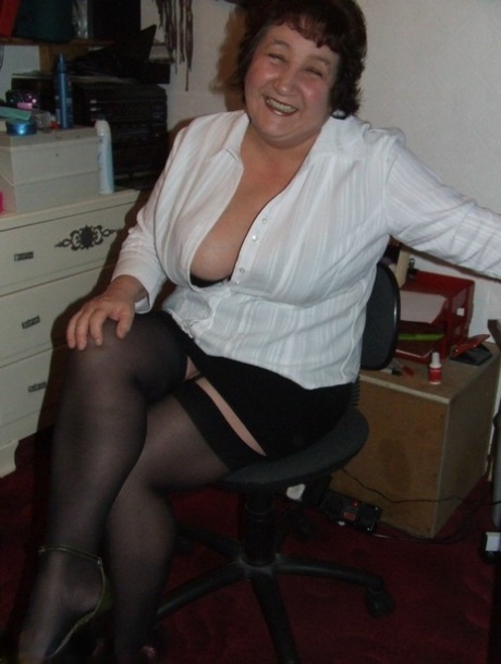 granny skirt hot porn gallery