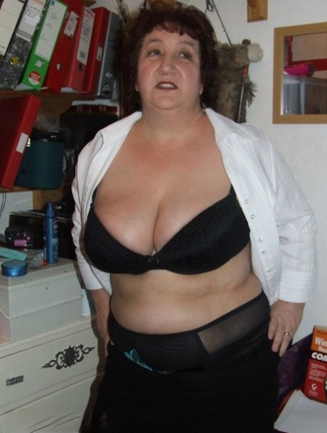 tyk bedstemor nøgen pornografisk fotos