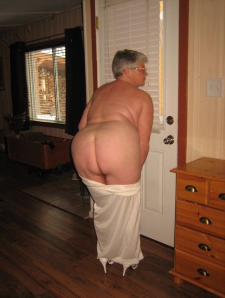 big booty granny free naked image