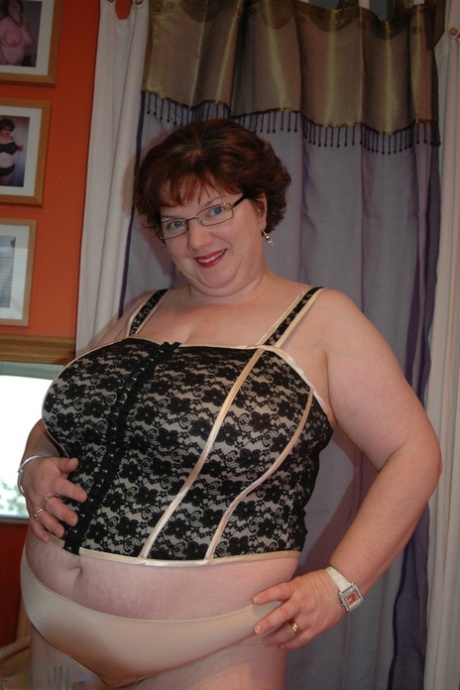 bbw glasses nudes photos