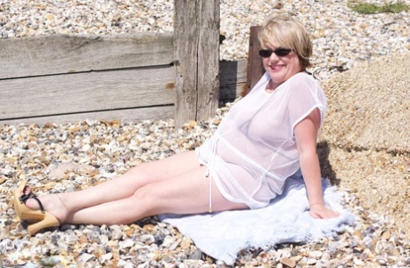 granny beach sexy galleries