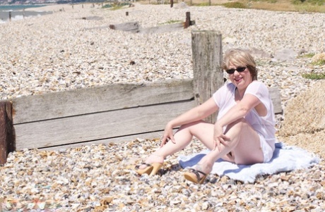 granny beach free galleries