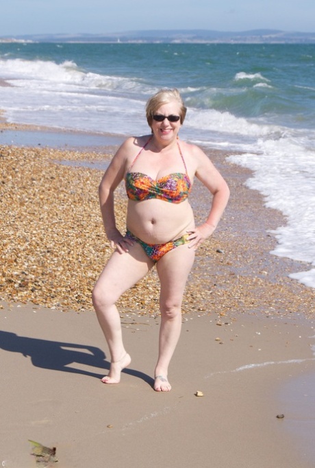 granny beach free sexy pic