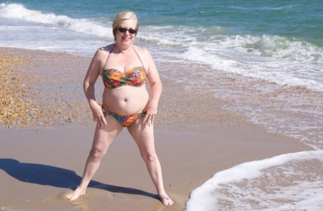 granny beach nudes gallery