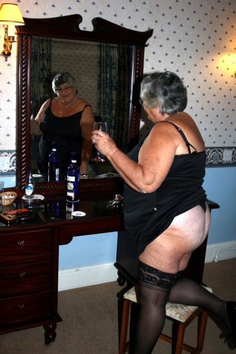 granny upskirt beautiful nude image