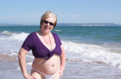 granny beach hot porn img