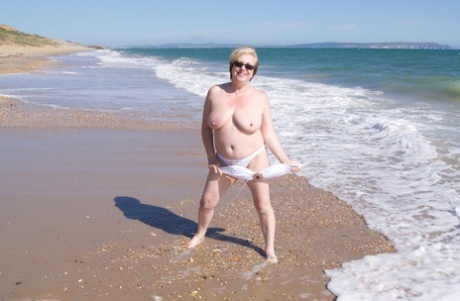 granny beach hd pic
