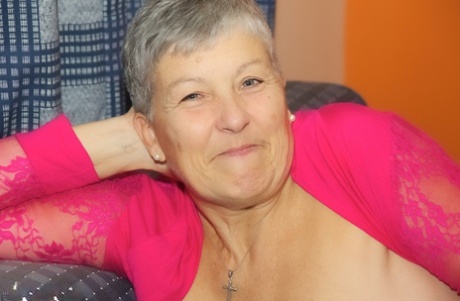 faccia da nonna xxx in alto collezione