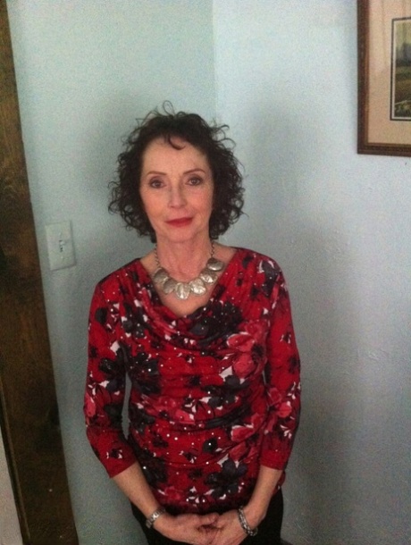 brunette granny sexy xxx archive