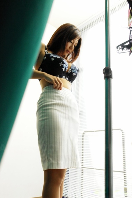 japanese skirt free porn pictures
