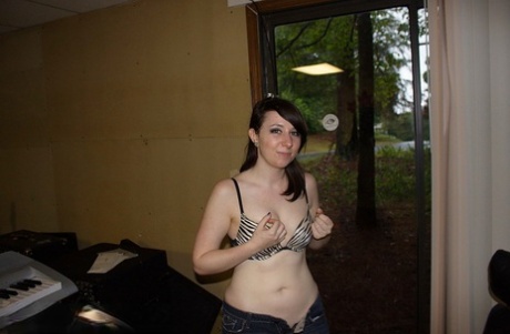 Dakota Charms model nude picture