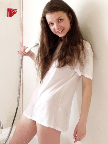 teen shower sexy nude pics