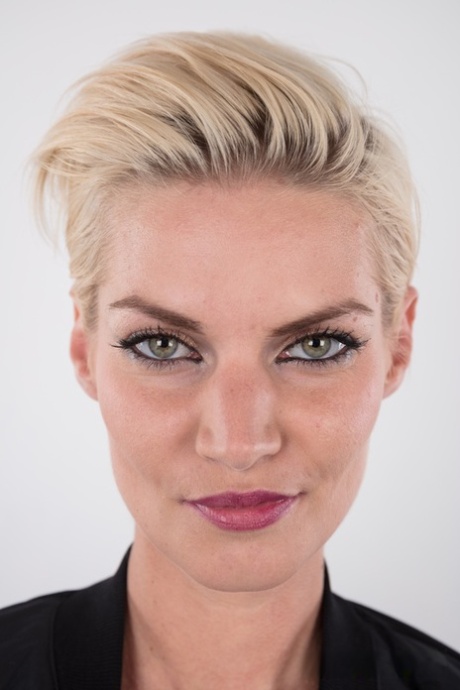 kort hår blond milf perfekt kunst arkiv