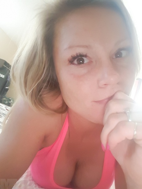 selfie gros seins nue en haute qualité photos