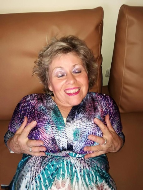 very old granny free nude photos
