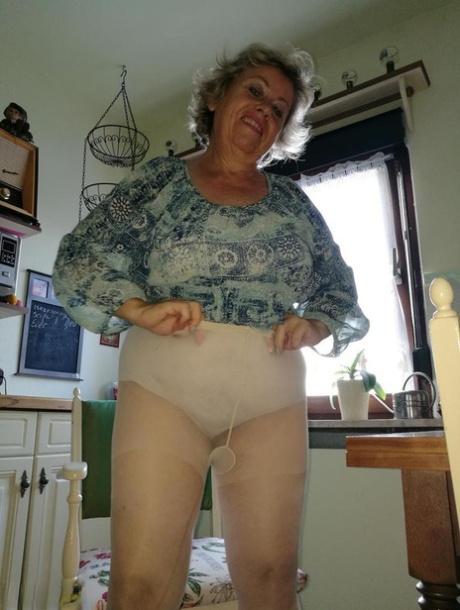 granny pantyhose hd galleries