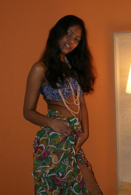 Divya Yogesh free model gallery