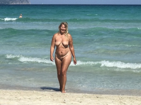 beach milf erotic gallery
