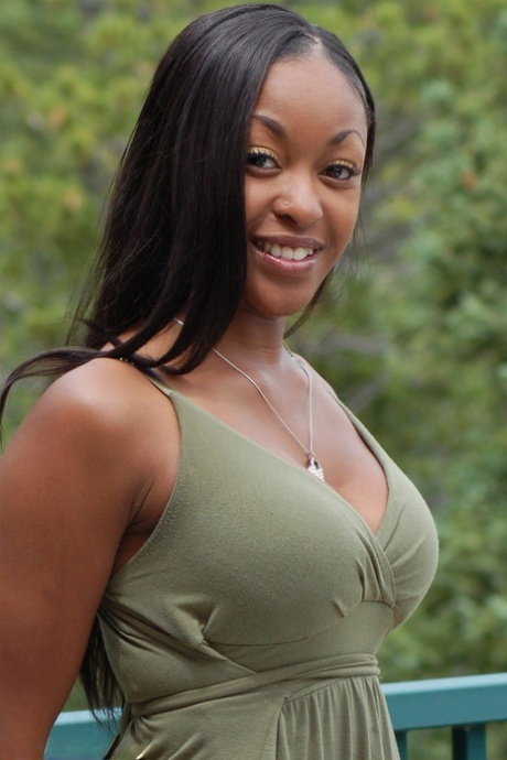 ebony babe pretty picture