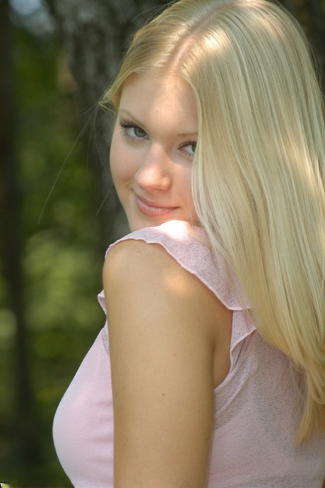 cute blonde free sexy pic