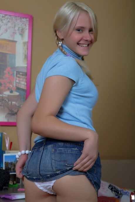 schoolgirl upskirt hot sex picture