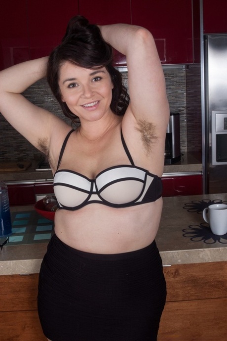 Maxine Holloway nice model image
