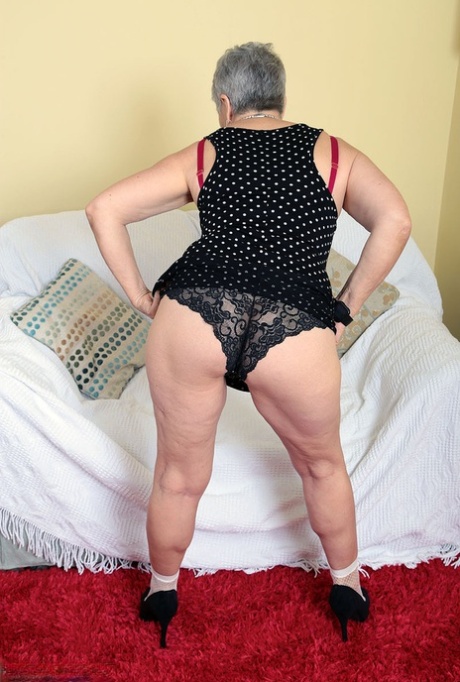 granny upskirt beautiful naked picture