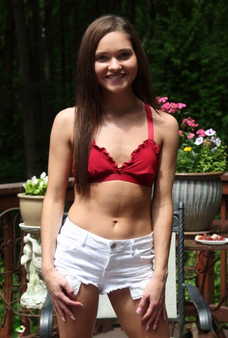 Zoe Bloom exclusive model picture