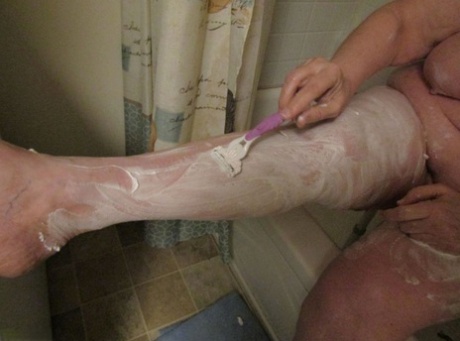 shaved granny beautiful naked photo