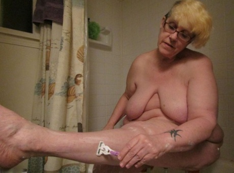 grand-mère rasée xxx gratuit archive