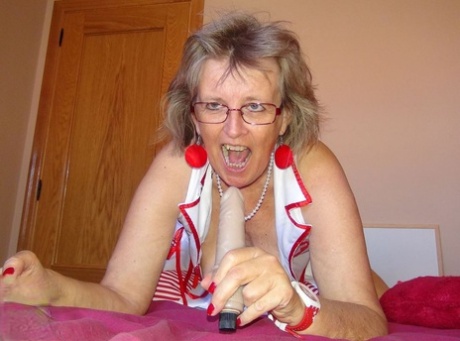 oma dildo XXX porno galerijen
