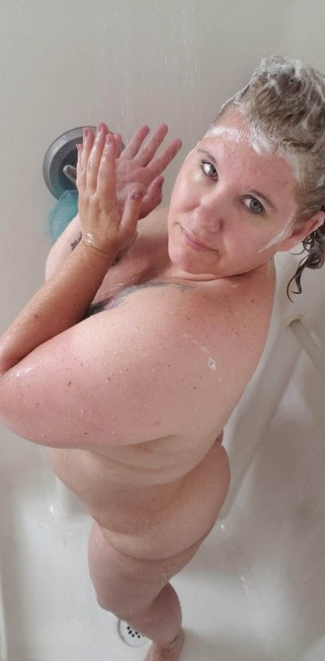 mature shower sexy pics