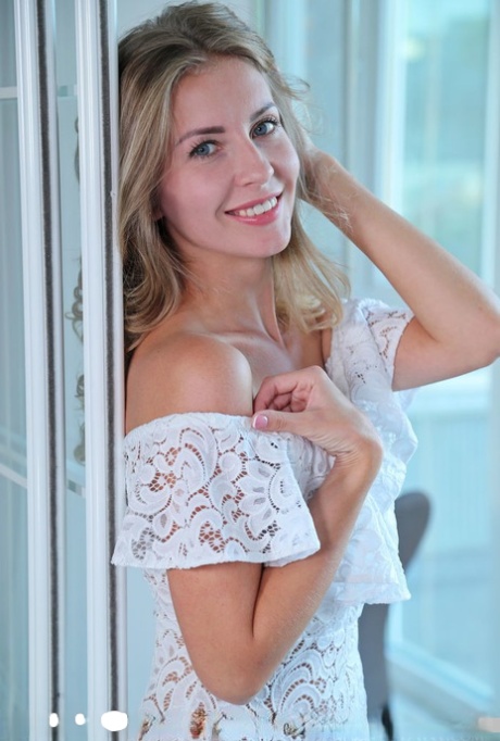 Bjorg Larson beautiful model picture
