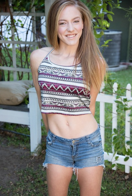 Luna Light sexy pornstar pic