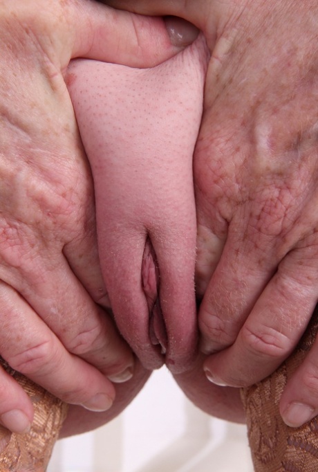 granny shaved pussy nice gallery